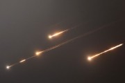 事业算命伊朗以导弹齐射回应以色列的大规模袭击