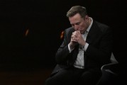 事业算命特斯拉股价收涨超3%：特朗普无意沟通，马斯克父亲劝儿子低头