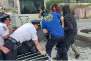 事业算命洛杉矶之后，纽约也乱了，超20人被捕